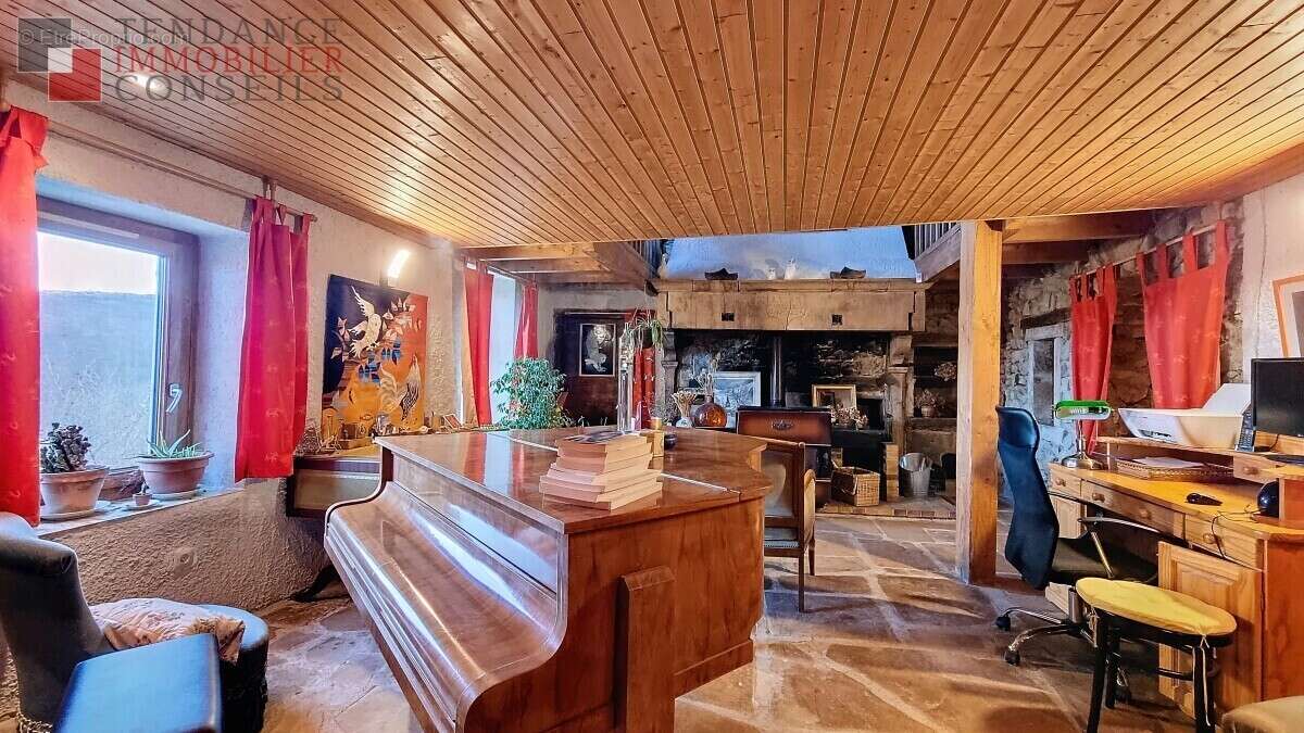 Maison à VAUX-EN-BEAUJOLAIS