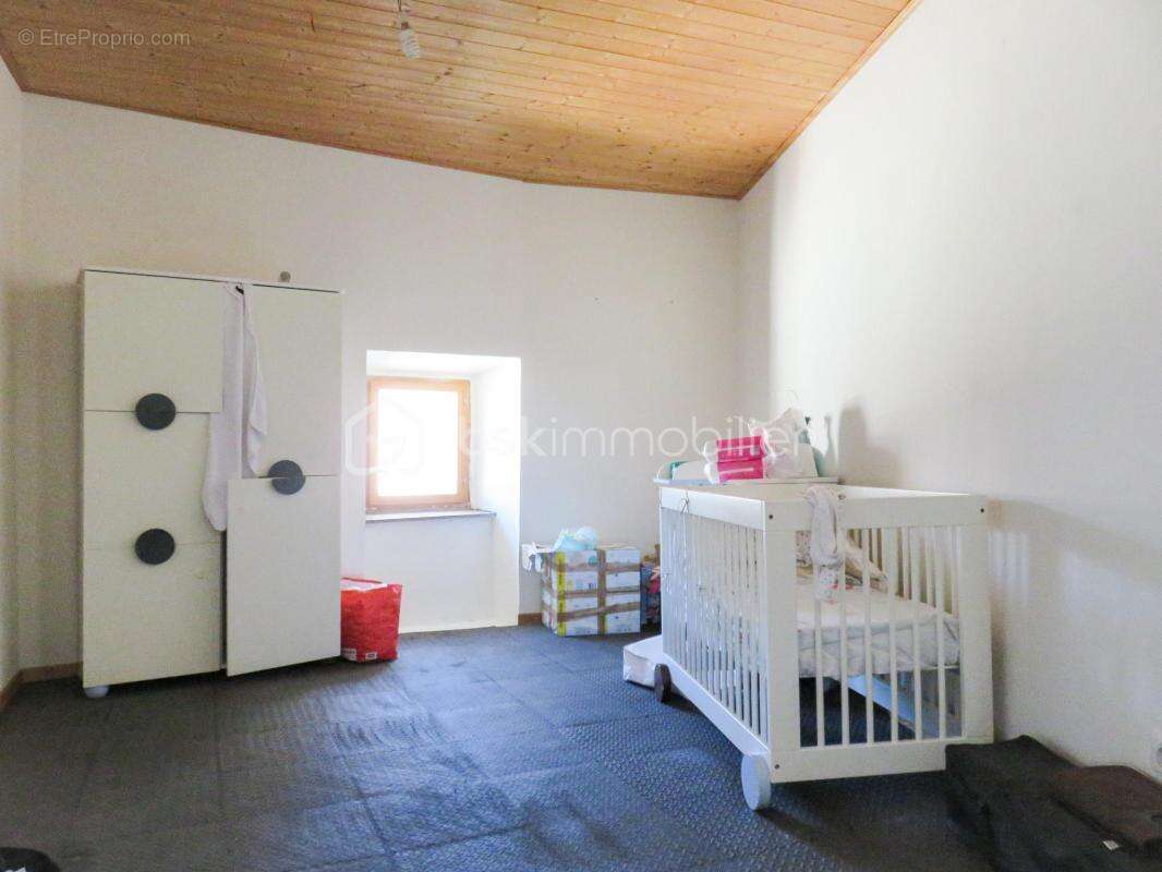 À 5 minutes de lézignan-corbières – maison de village r+2 avec remise – 5 chambres dont une suite parentale – vendue louée – idé - photo 11