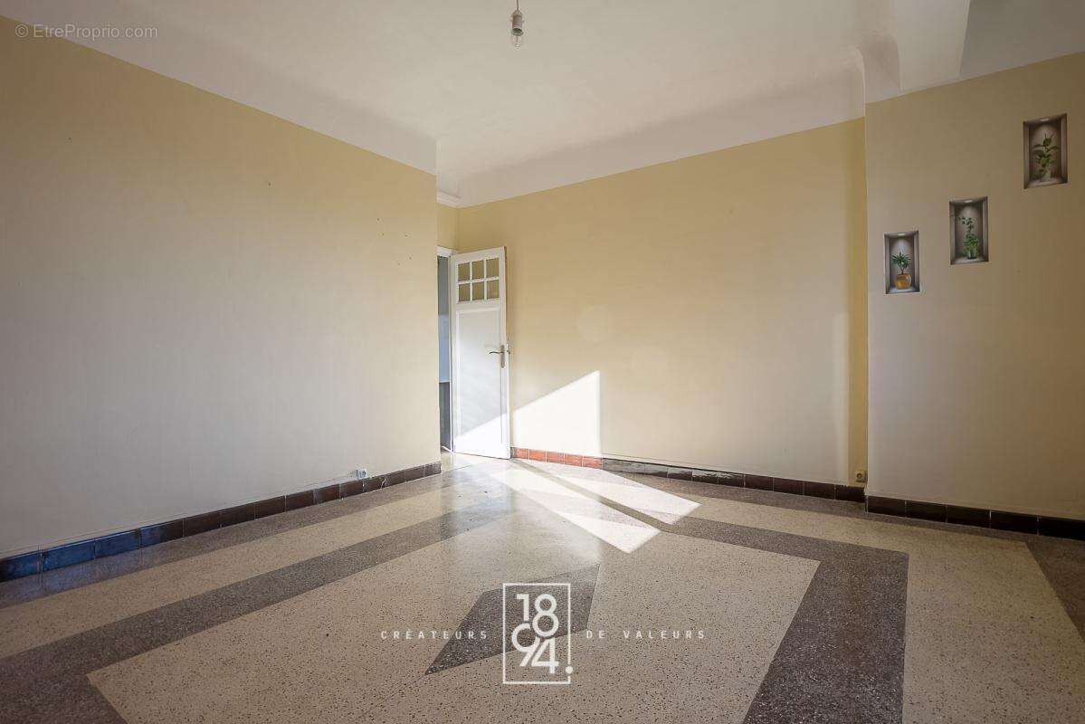 Appartement à MARSEILLE-5E