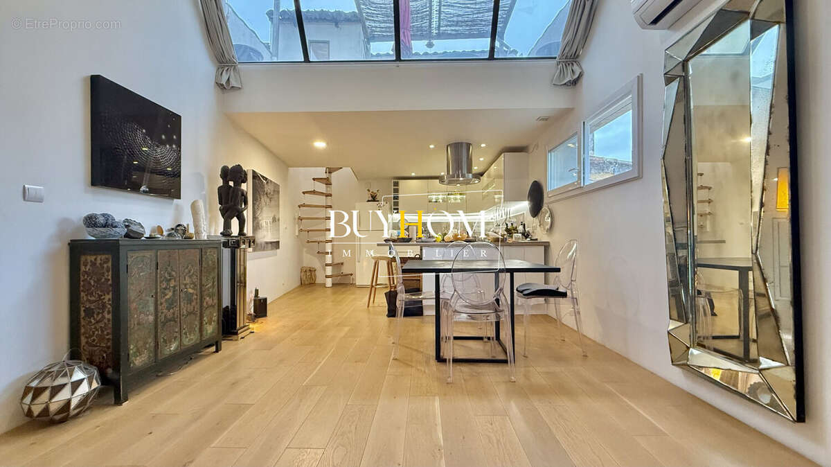 Maison à L'ISLE-SUR-LA-SORGUE