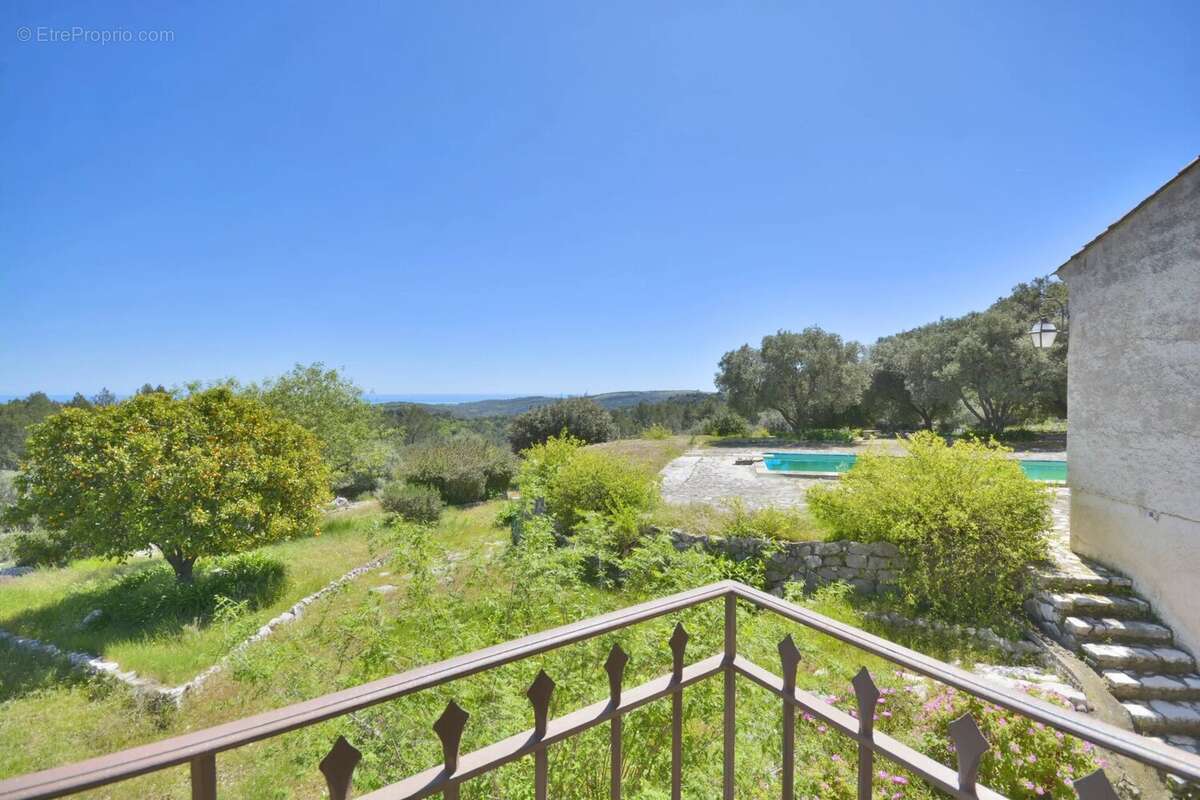 Maison à ROQUEFORT-LES-PINS