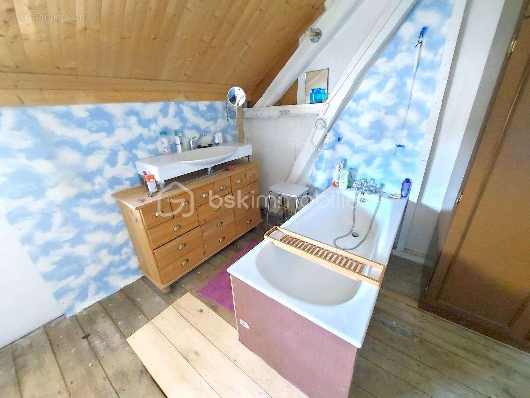 Maison de caractère avec dépendances ! calme, espace et potentiel : une opportunité à saisir ! - photo 12