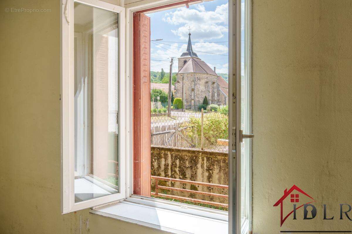 Maison de village sur 1328 m2 de terrain - photo 2