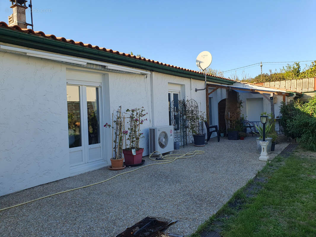 Maison à SAINT-GEORGES-DES-COTEAUX