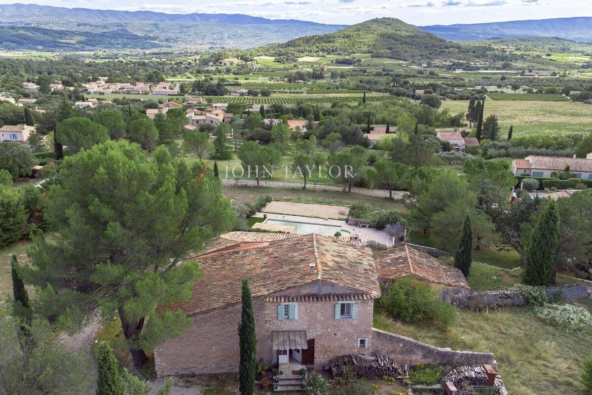 Maison à SAINT-SATURNIN-LES-APT