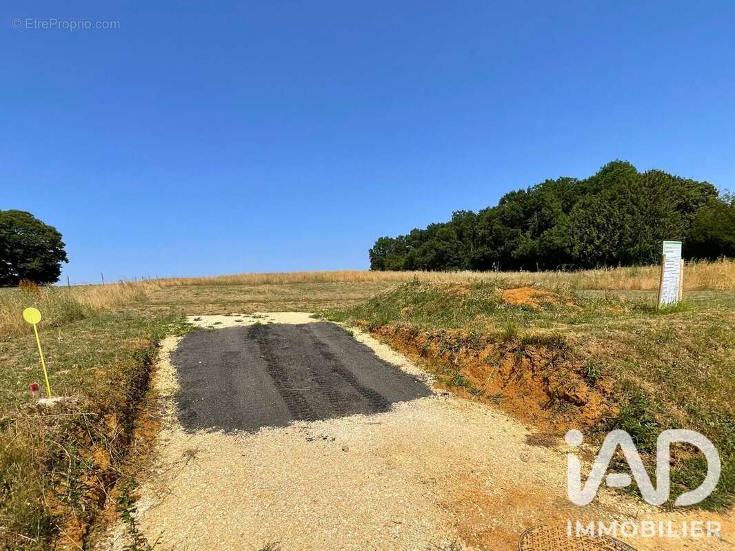 Terrain 894 m² à Saint-Martin-D'auxigny  - photo 2