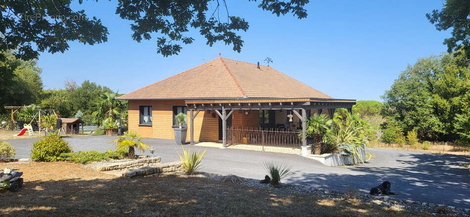 Maison à MONTAMEL