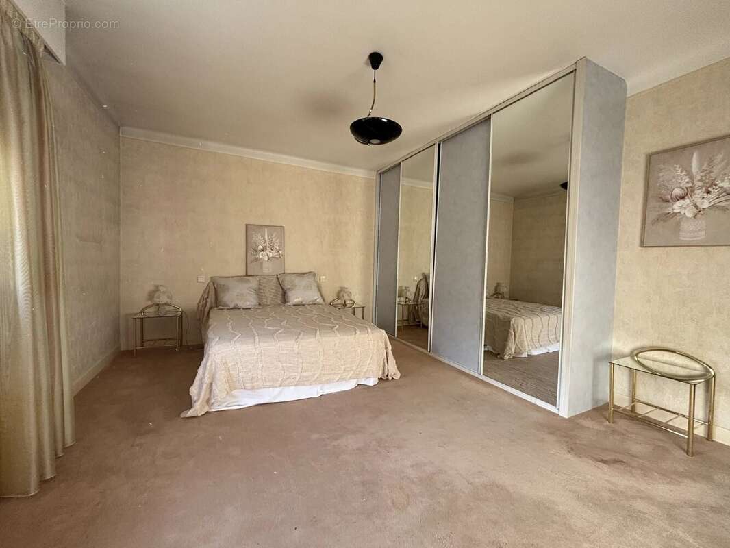 ARGENTEUIL – LES COTEAUX  Élégante maison familiale de plus de 200 m² avec vue sur Paris et la Tour Eiffel - photo 34