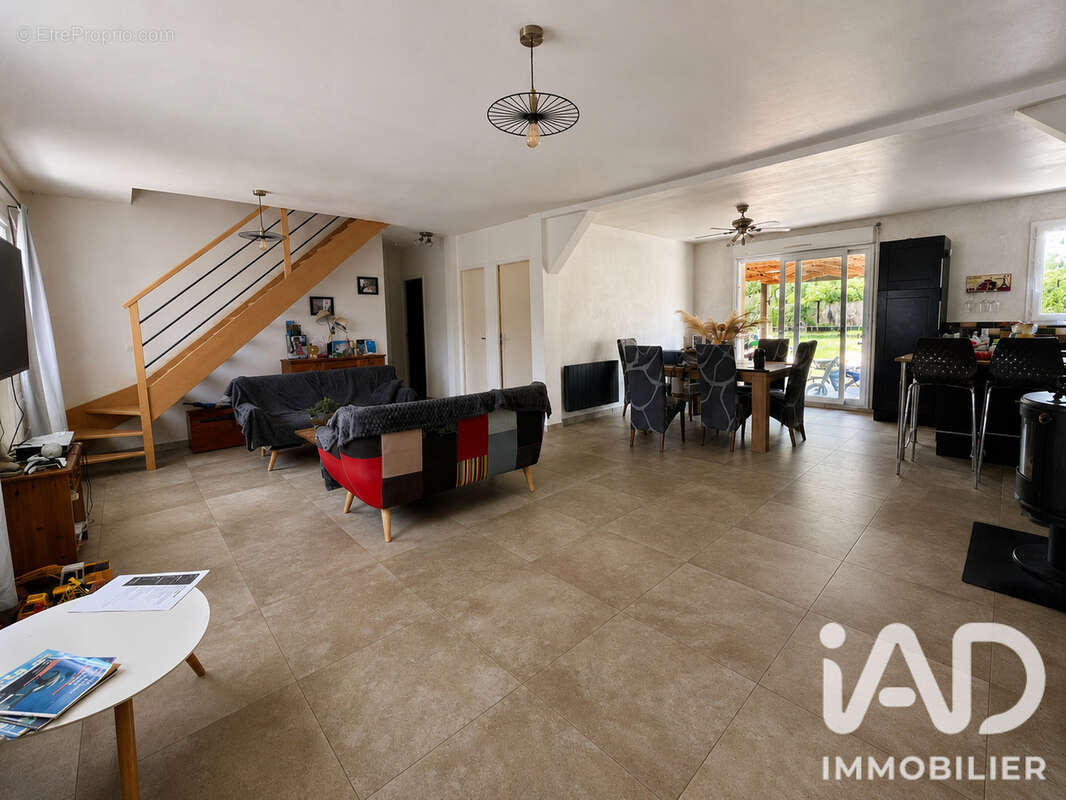 Maison 140 m² à Saint-Gildas-Des-Bois  - photo 6