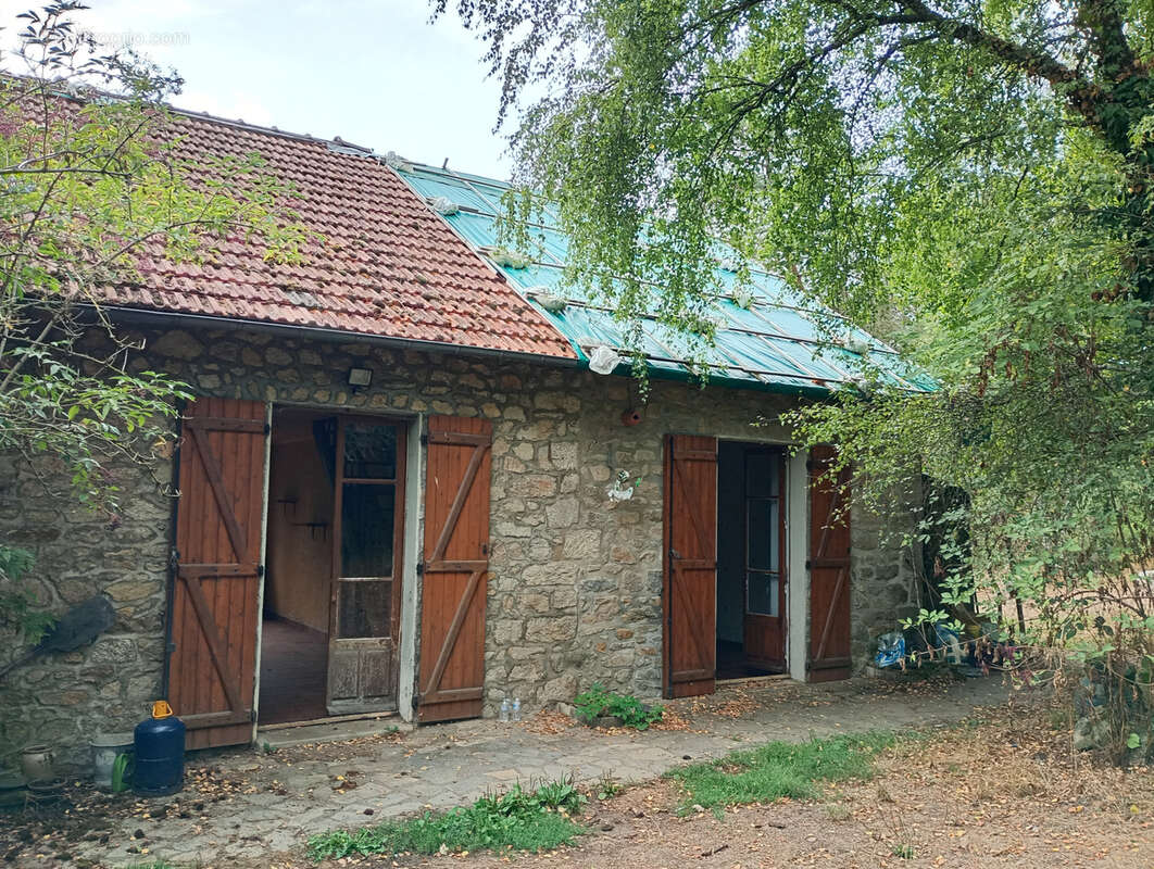 Maison à SAINT-HILAIRE-LE-CHATEAU