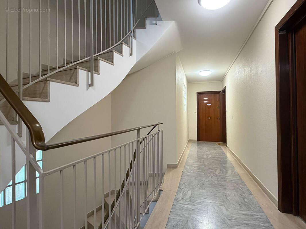 Nice Californie/Magnan :  4 pièces de 85m²  à deux pas de la mer, en étage élevé, double extérieur, cave - photo 16