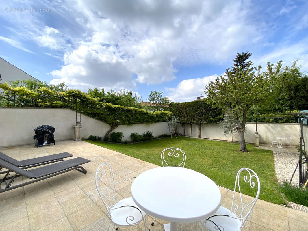 Maison à CHENNEVIERES-SUR-MARNE