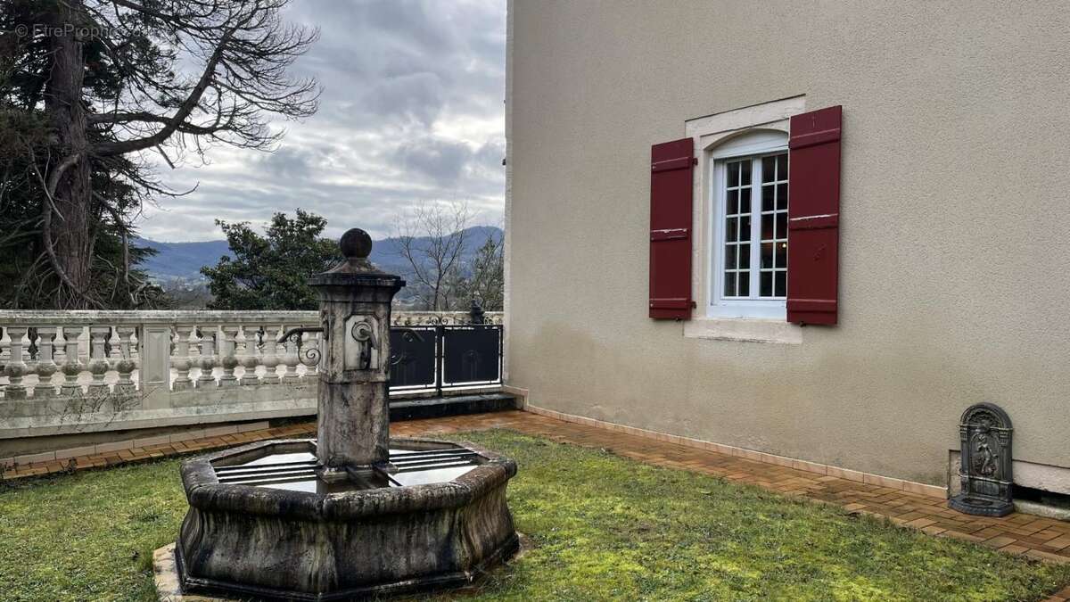 Maison à SAINT-LAURENT-LES-TOURS