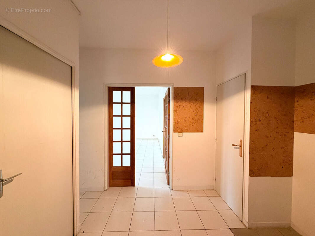 Local professionnel d'une surface de 89,15m2 - photo 2