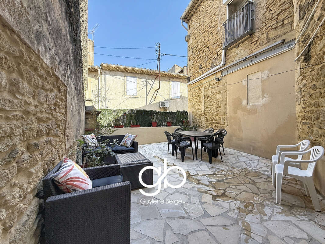 Ensemble immobilier de caractère avec maison de village, appartement T2 et studio indépendants    Aubais - photo 12