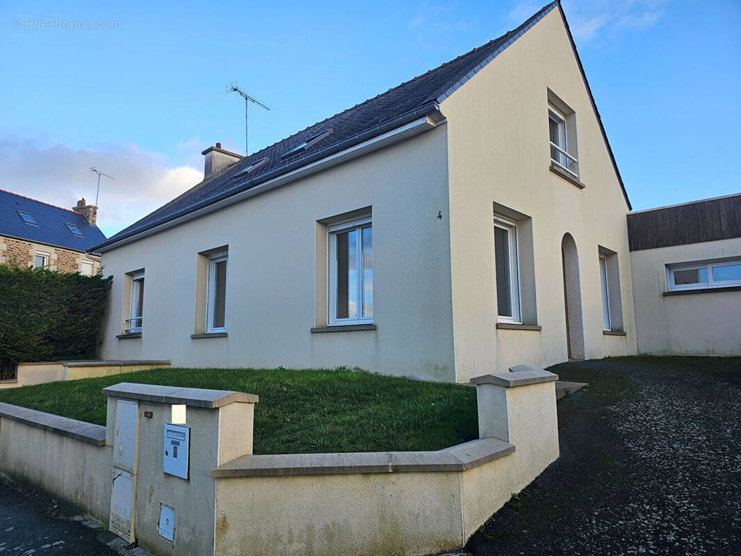 Maison à POMMERET
