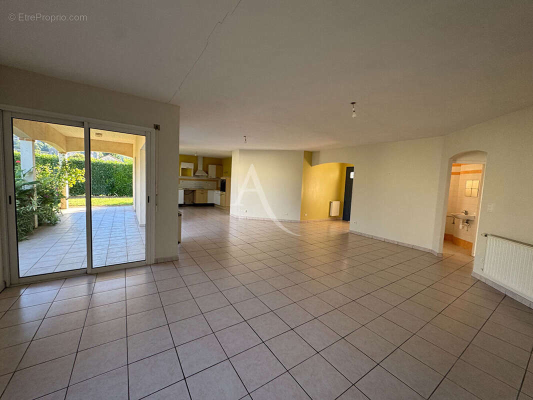 Maison à PUY-L&#039;EVEQUE