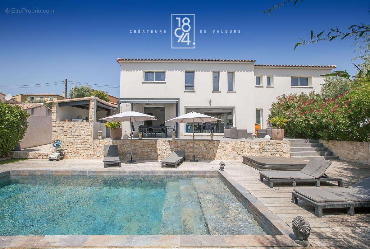 Maison À Vendre T6 Marseille 13011  Eoures  180m²  Piscine chauffée  Jacuzzi  Jardin paysagé  Salle de cinéma - photo 4
