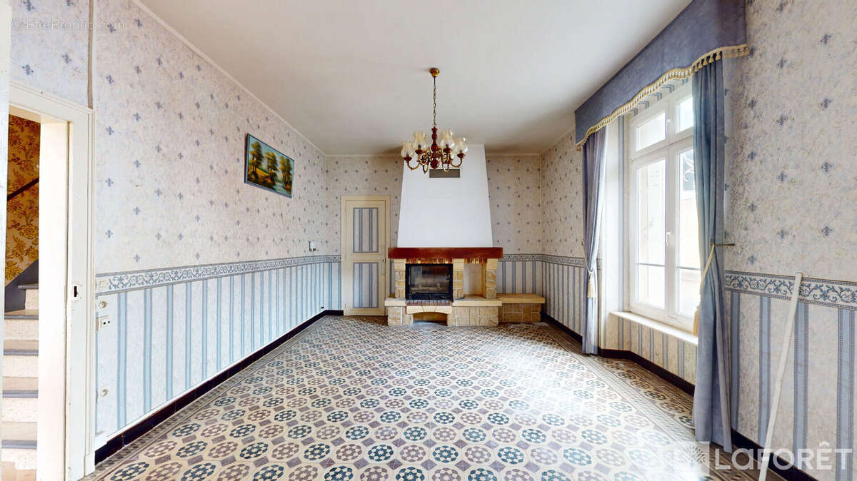 Maison à MAILLY-CHAMPAGNE