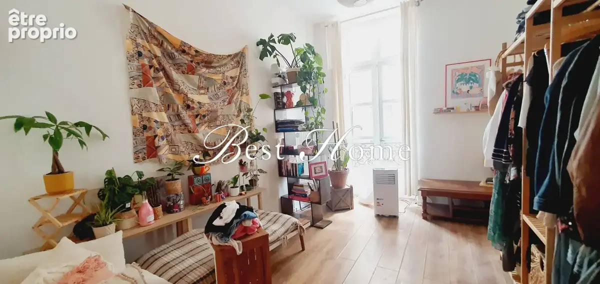 Secteur Arènes, Place du Marché ,  Vente Charmant type 2 lumineux avec vue sur la place   35,3 m2   Nîmes - photo 8