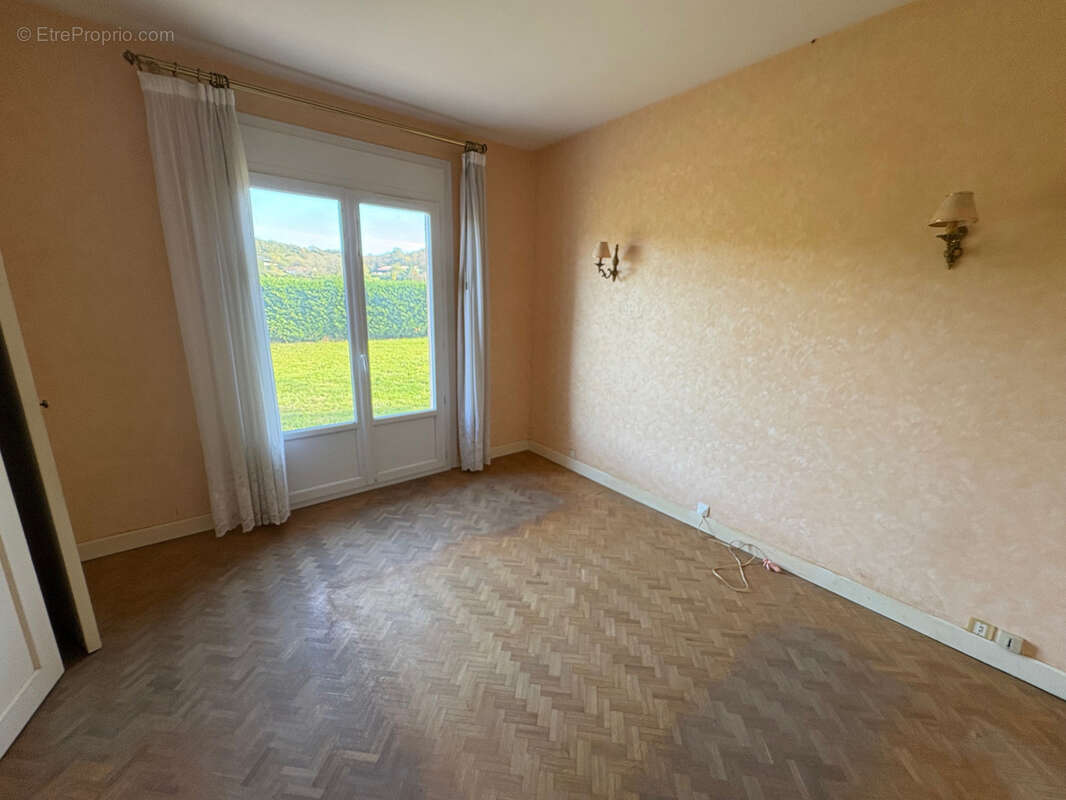 Maison à MONTAIGUT-SUR-SAVE