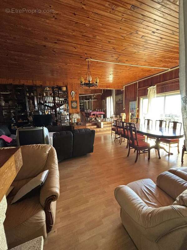 Maison - 10 pièces - 310 m² + 2 Dépendances - photo 5