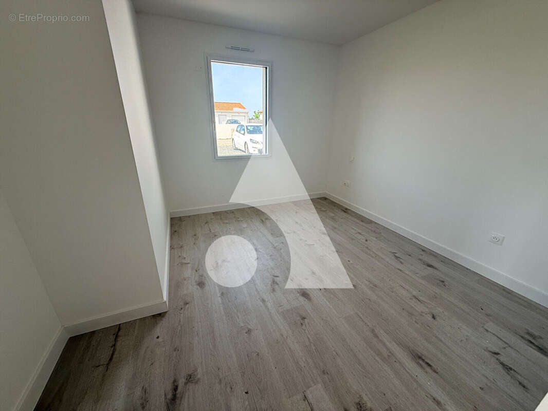 Maison plain pied 85m2 de 3 chambres à Coulon - photo 4