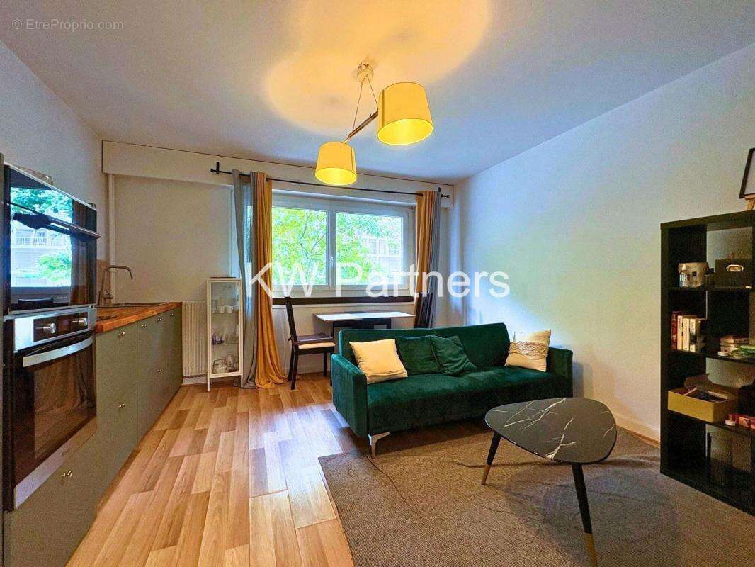 Appartement à PARIS-14E