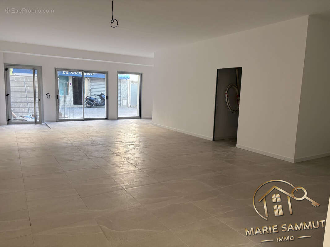 Commerce 73 m² à Le Grau-Du-Roi  - photo 4