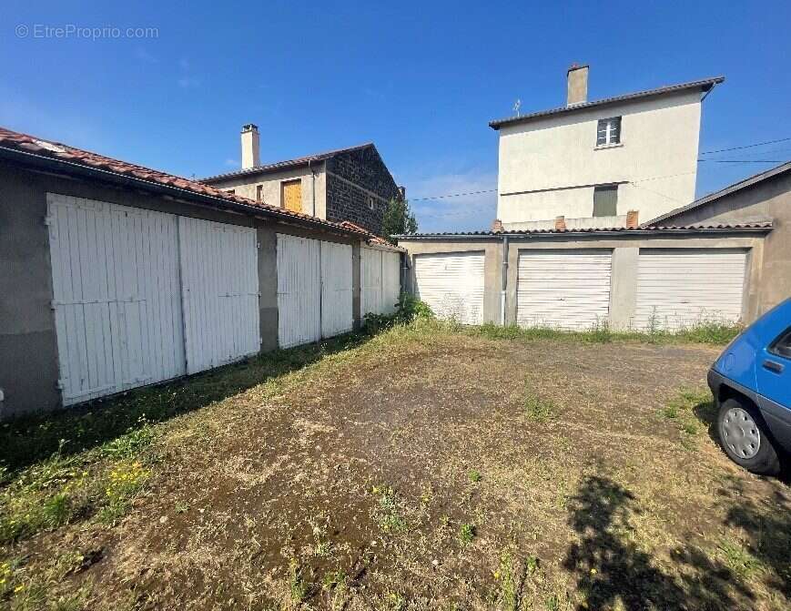 Parking à CLERMONT-FERRAND