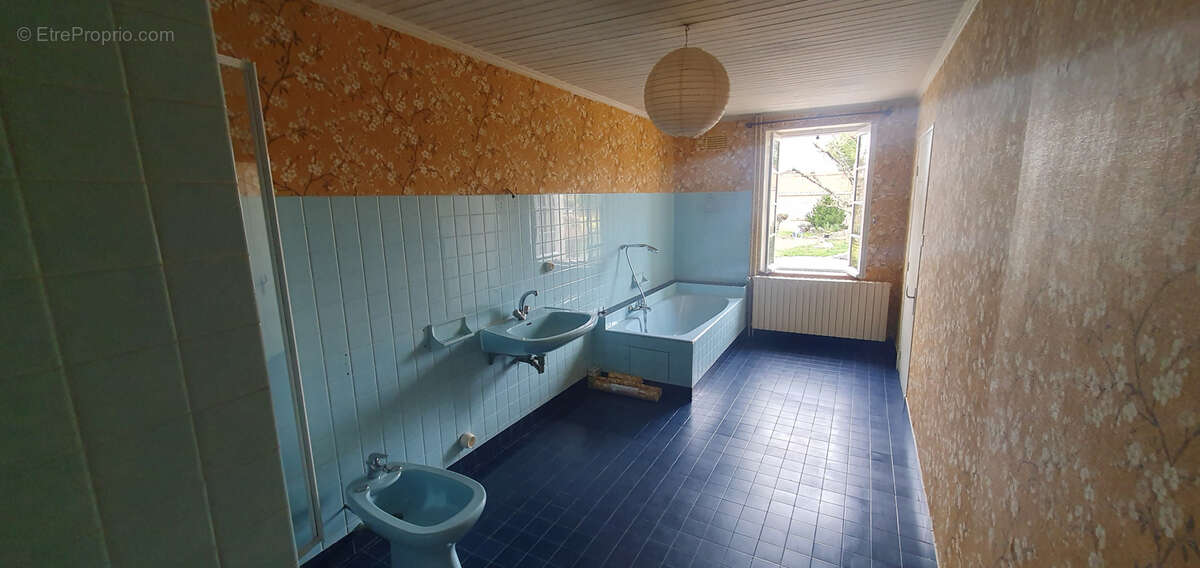 Maison à SAINT-MEME-LES-CARRIERES