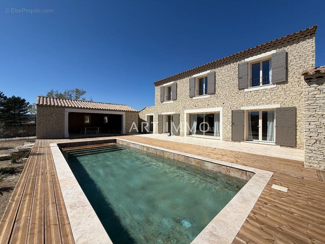 Maison à GORDES
