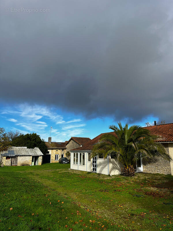 Maison à VOUZAILLES