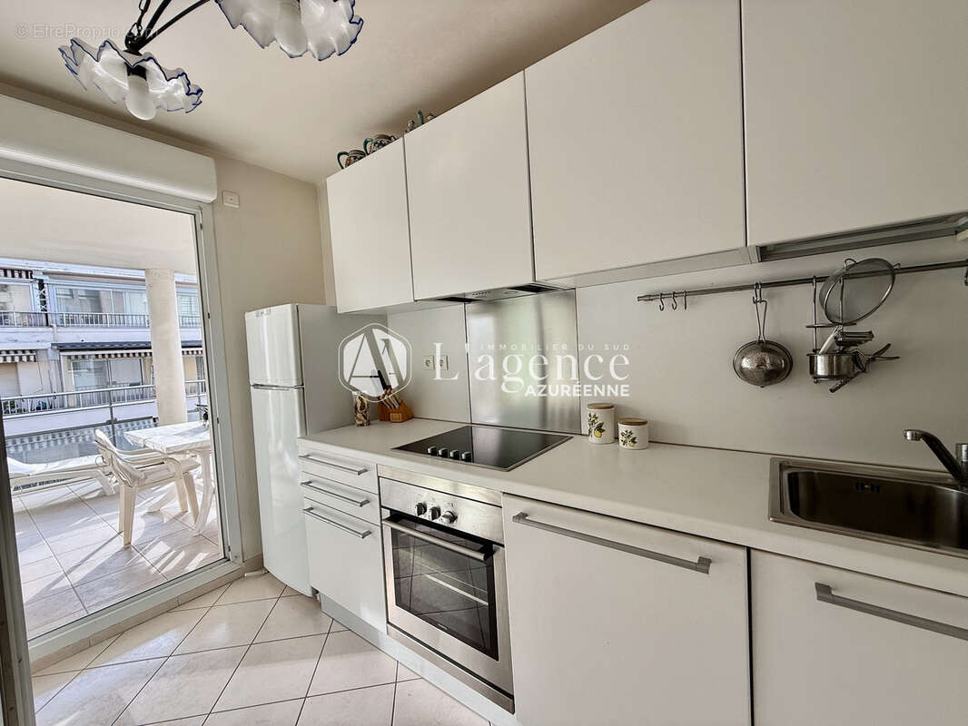 Appartement à SAINT-LAURENT-DU-VAR