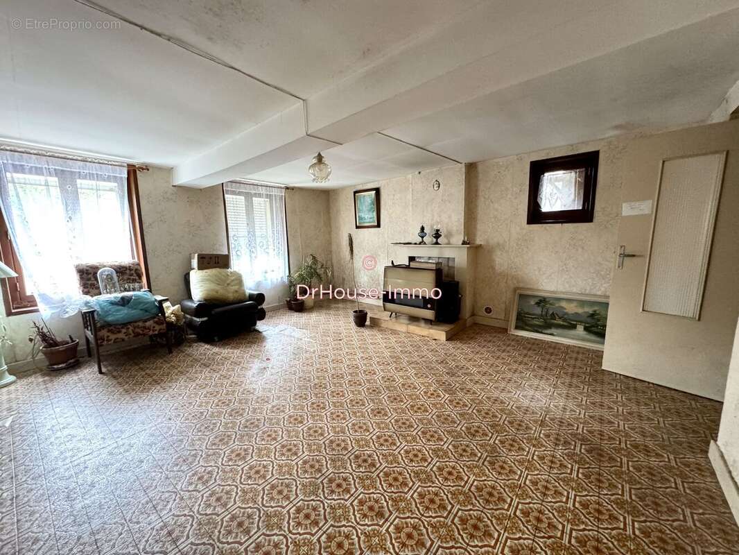 Maison à SAINT-MARTIN-SUR-ECAILLON