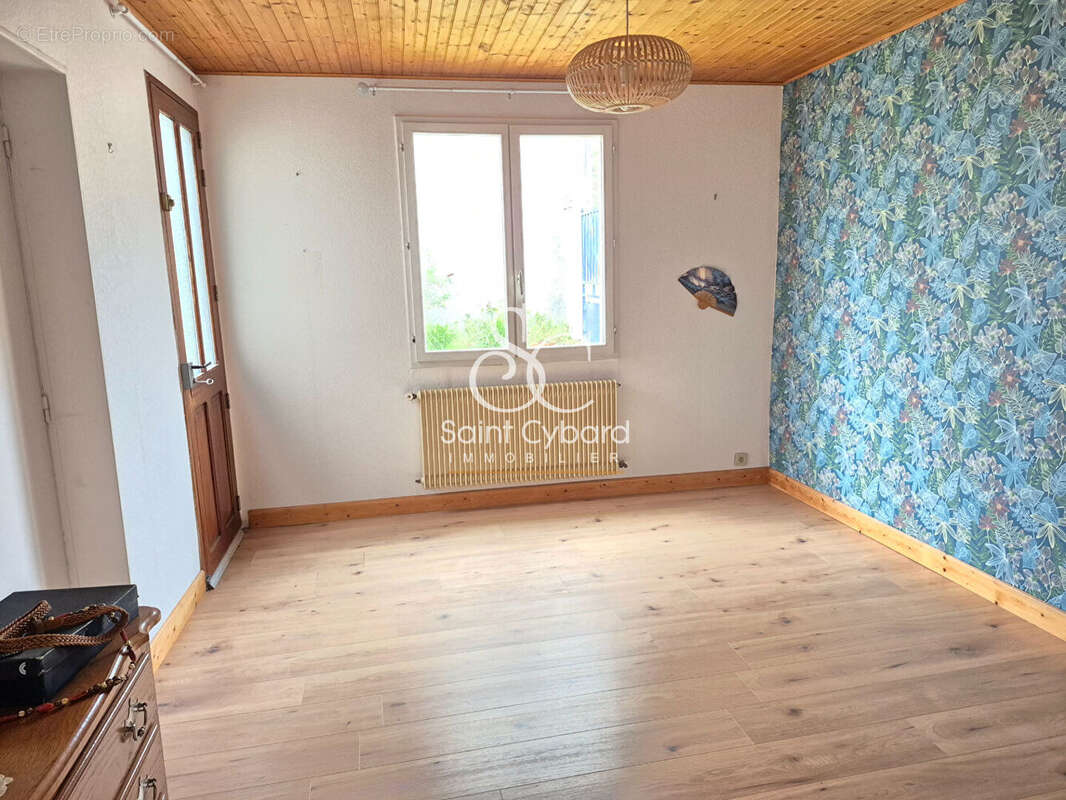 Maison à RUELLE-SUR-TOUVRE