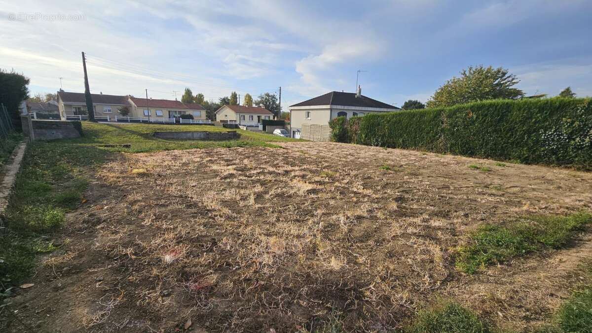 Terrain à MAULEVRIER