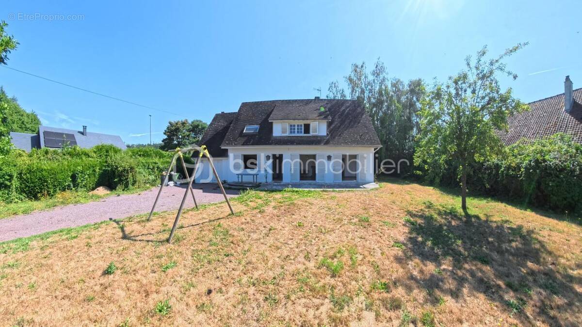 Maison familiale 7 pièces – Environ 130 m² – Grand jardin – Proche centre-ville - photo 2