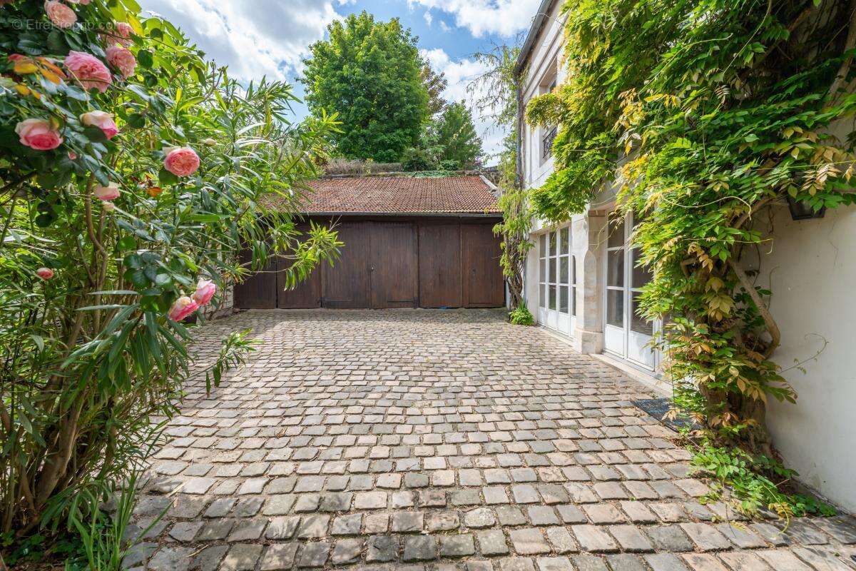 Maison à VILLE-D'AVRAY