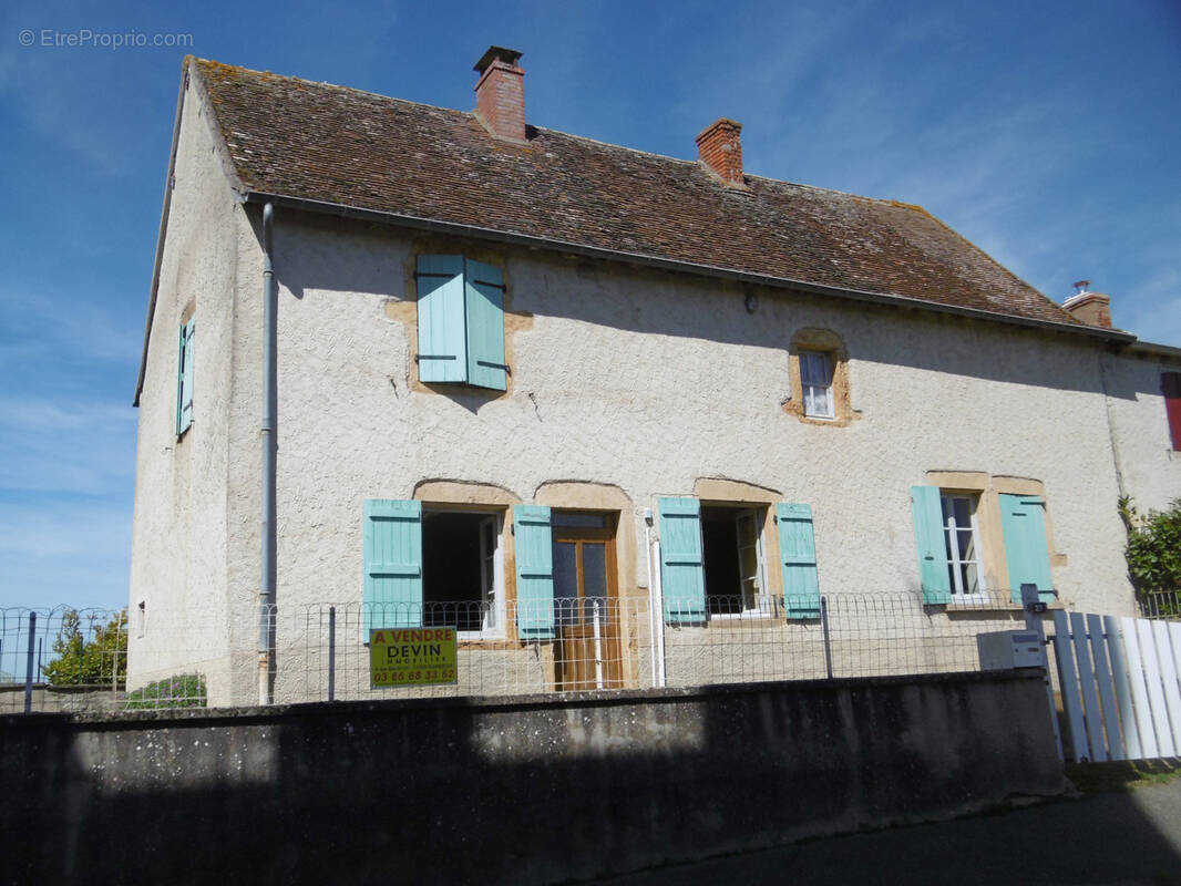 Maison à MONTCEAUX-L'ETOILE