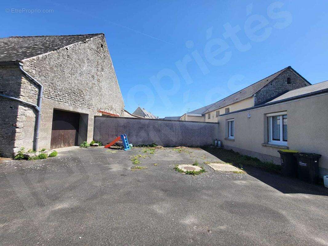 Maison plan-pied, 3 pièces, double garage et cour - photo 9