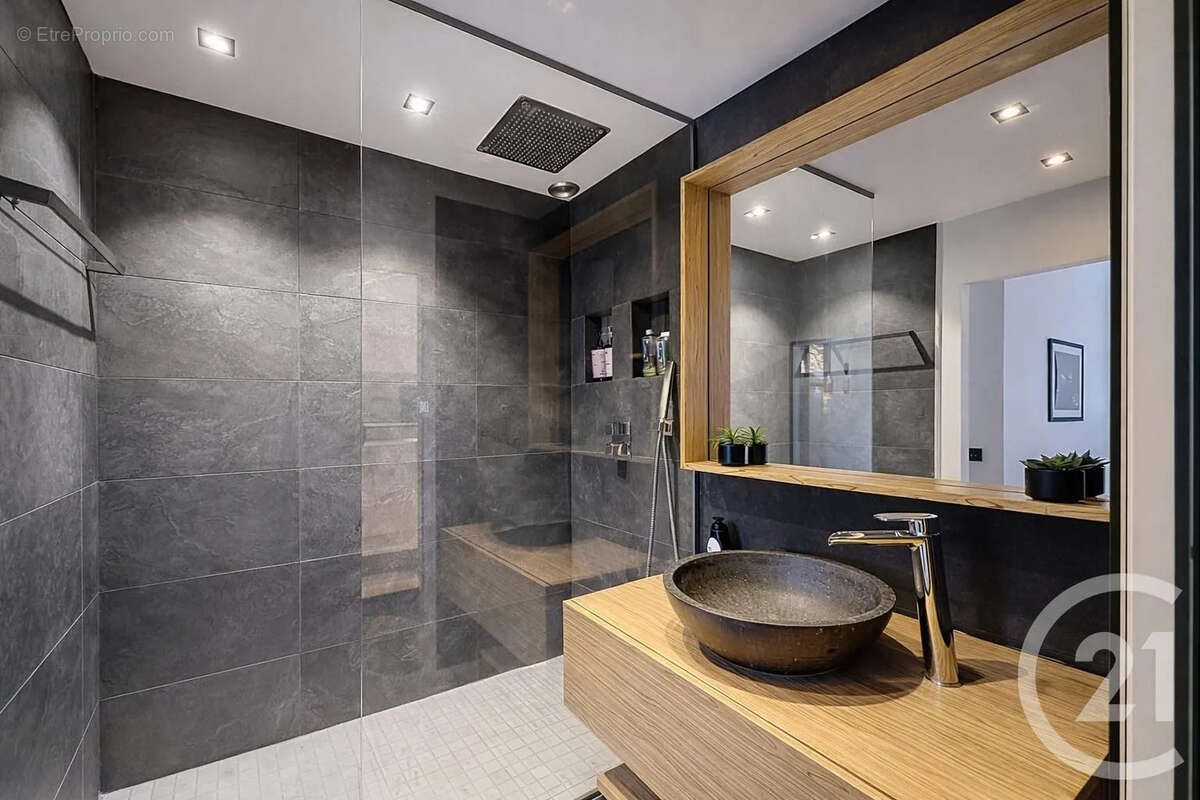 Appartement à PARIS-14E