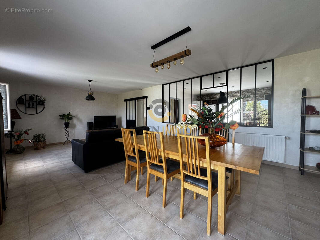 Maison à SECONDIGNY