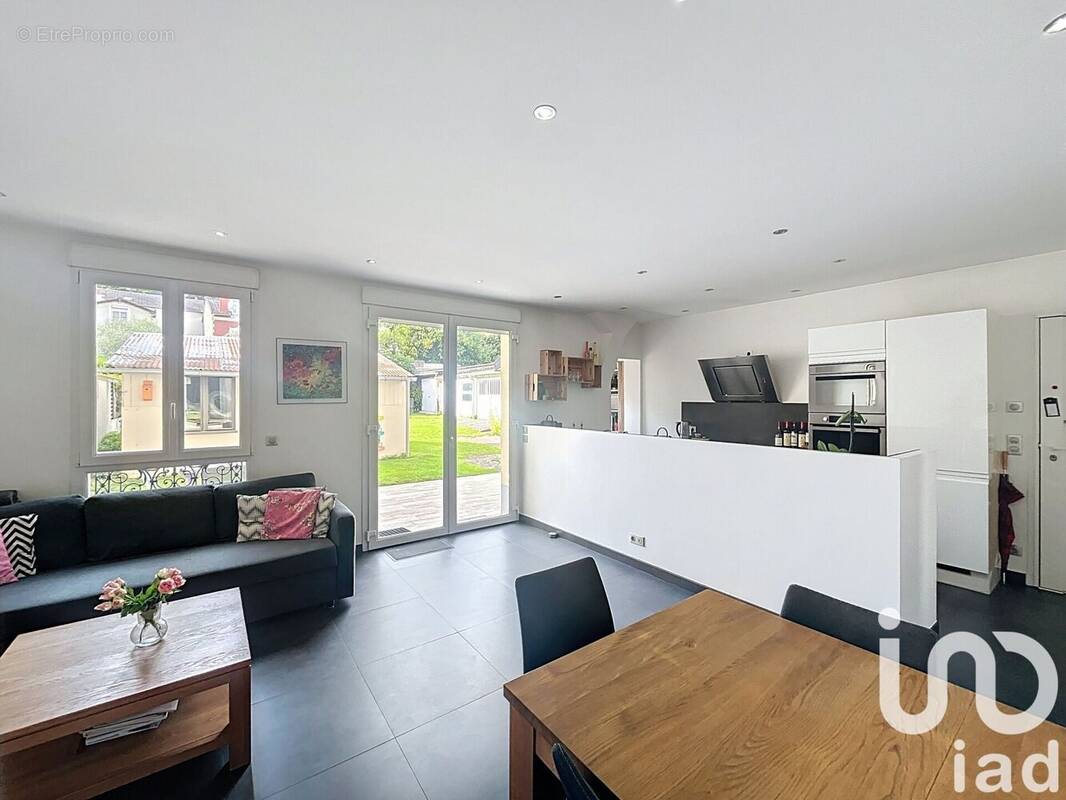 Photo 1 - Appartement à SURESNES