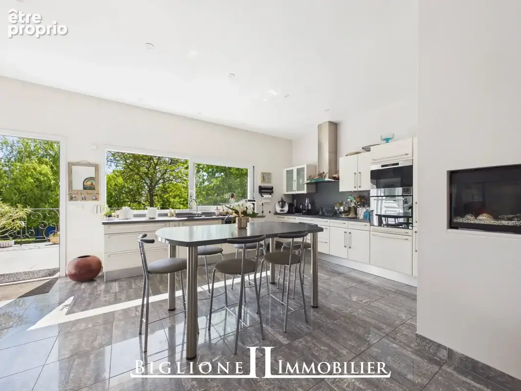 Maison 216 m² à Montfermeil  - photo 8