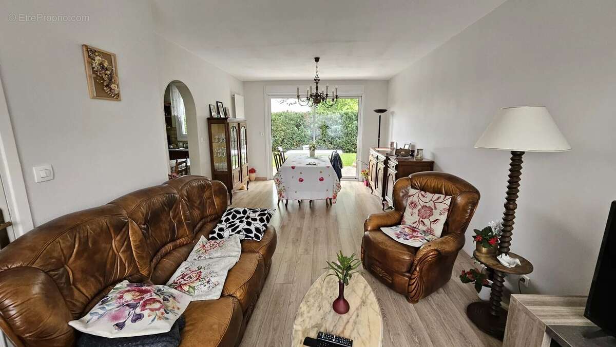 Maison à NEUVILLE-EN-FERRAIN