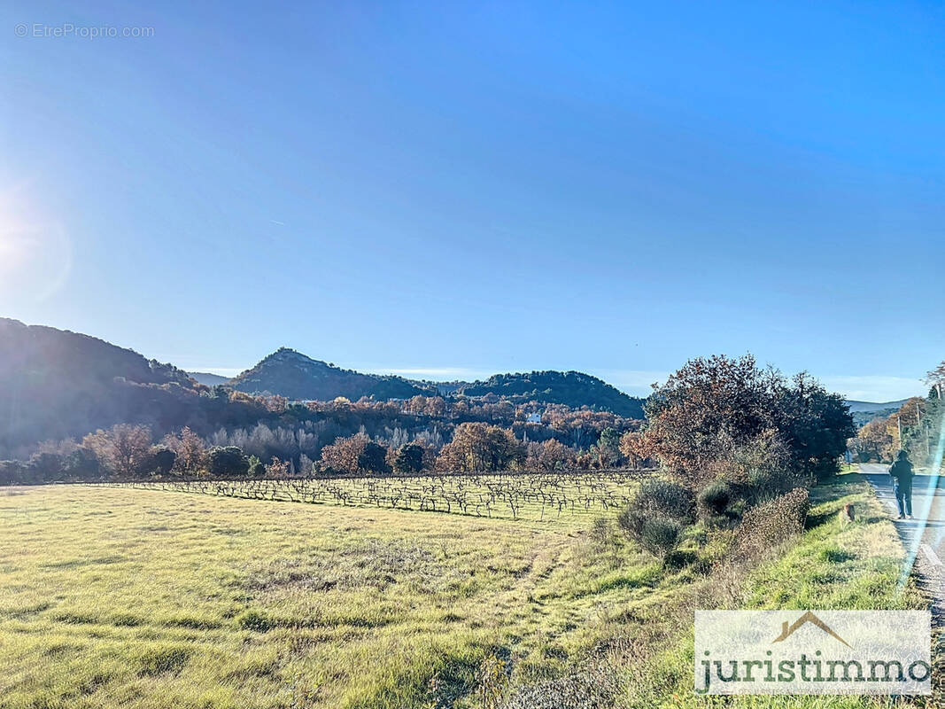 Terrain à ENTRECHAUX