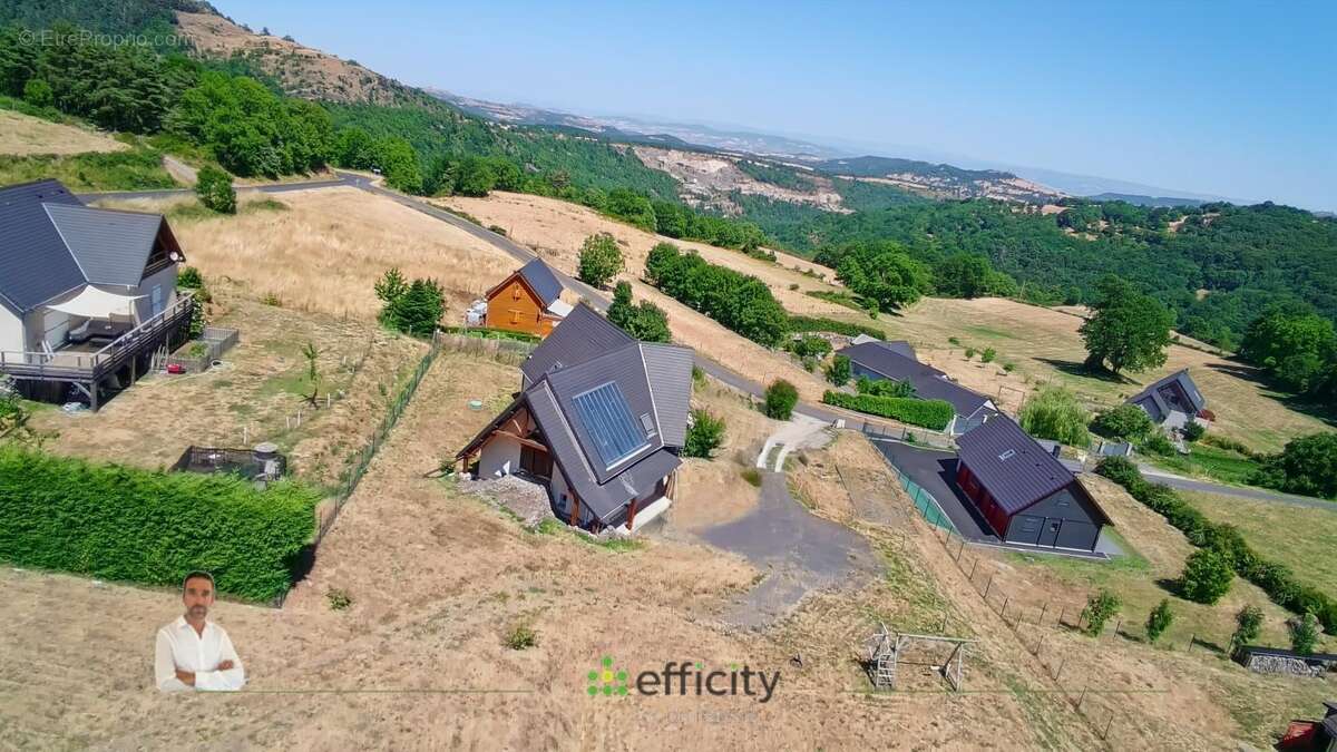 Maison 214 m² à Besse-Et-Saint-Anastaise  - photo 11