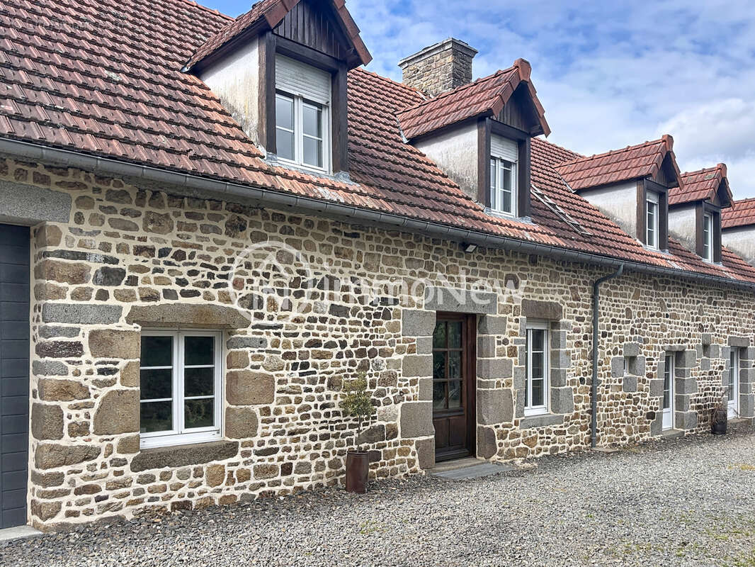 Superbe maison en pierre 192 m2 sur terrain 4807 m2 avec beaux volumes et puits - photo 18