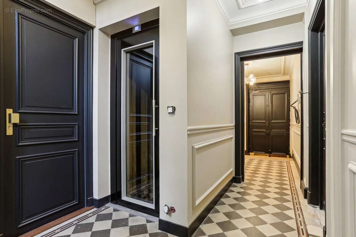 Appartement à PARIS-8E